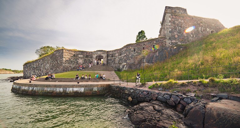 Suomenlinnan merilinnoitus Helsingin saaristossa